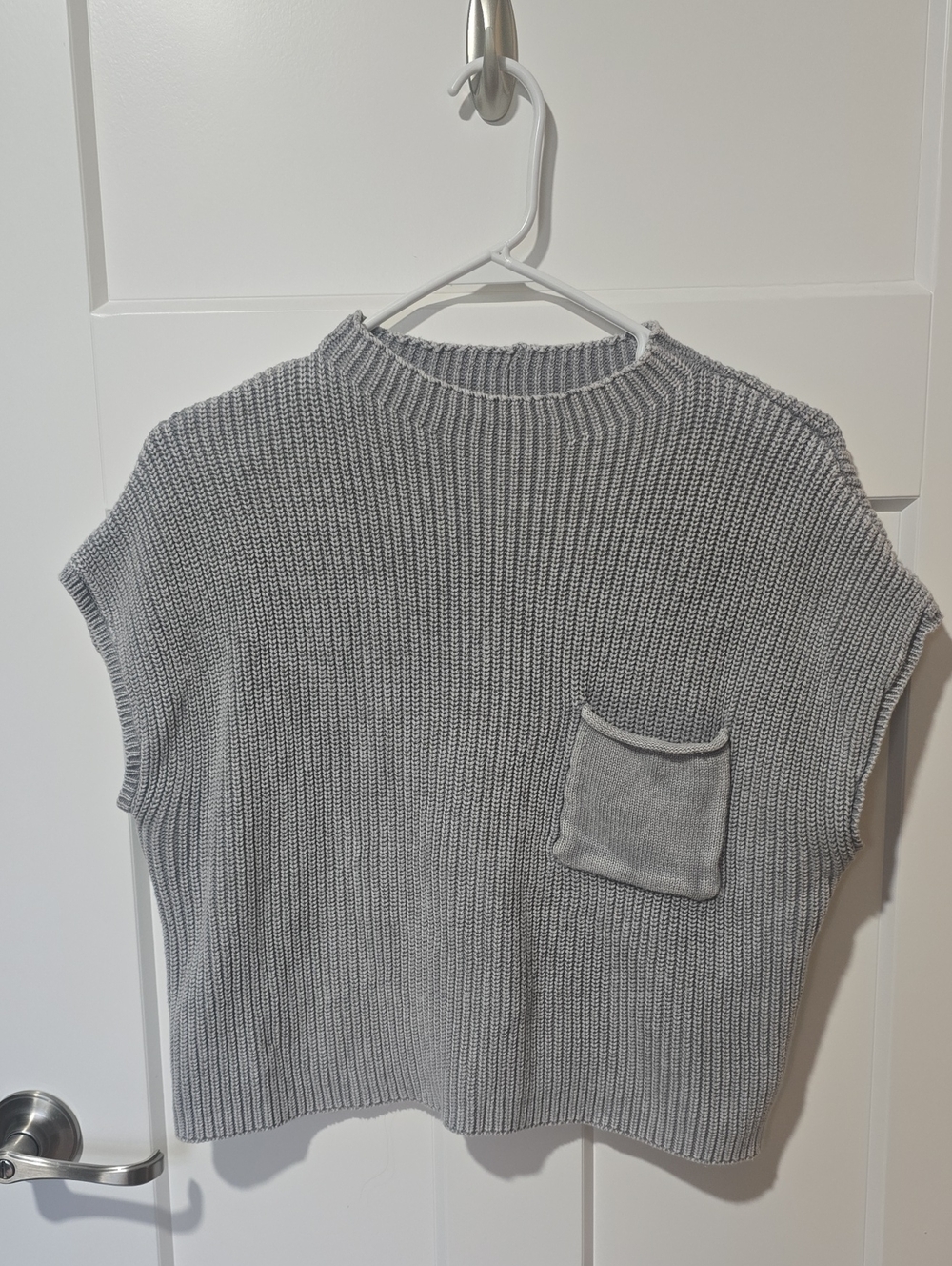 Zenana Outfitters Light Gray Ribbed Sleeveless Crewneck Sweater Vest